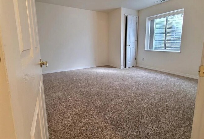 Building Photo - 3245 Chestnut Glen Ln