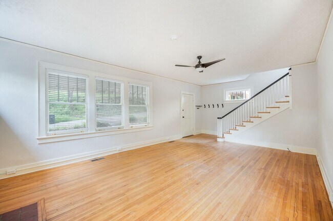 Building Photo - Beautifully updated House in Rivermont