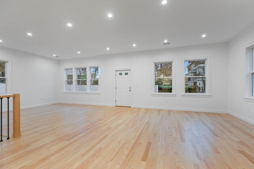 Building Photo - 14 Newell Rd