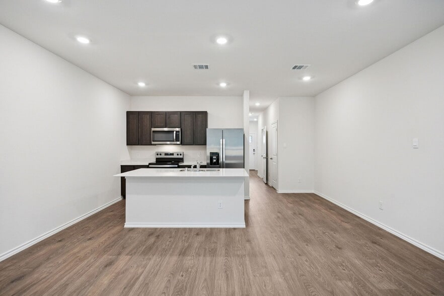 Building Photo - 7020 Vining Dr