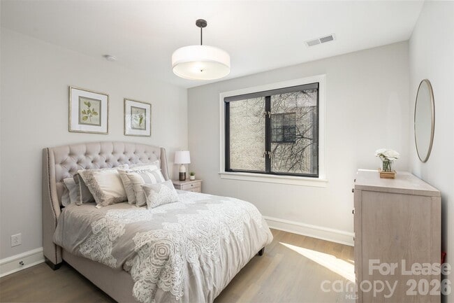 Building Photo - 616 Queens Rd