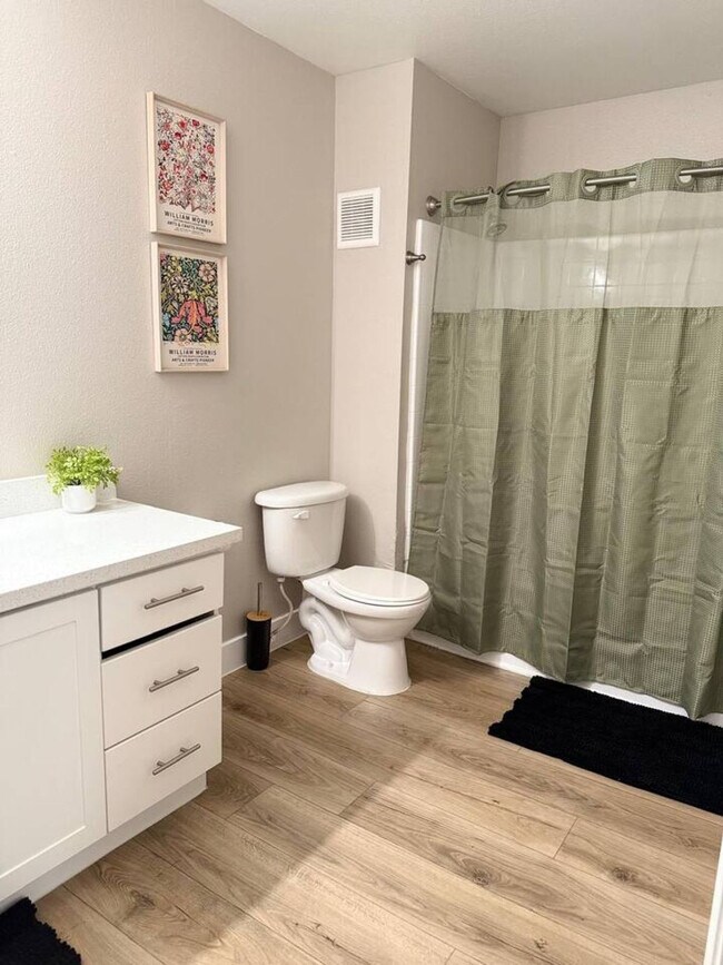 Building Photo - 15164 N 140th Dr