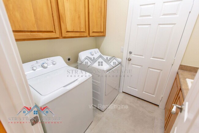 Building Photo - 9562 E Cavalry Dr