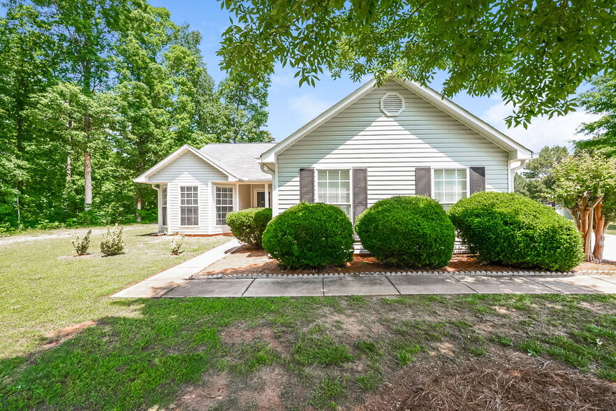 Primary Photo - 155 Akers Lake Dr