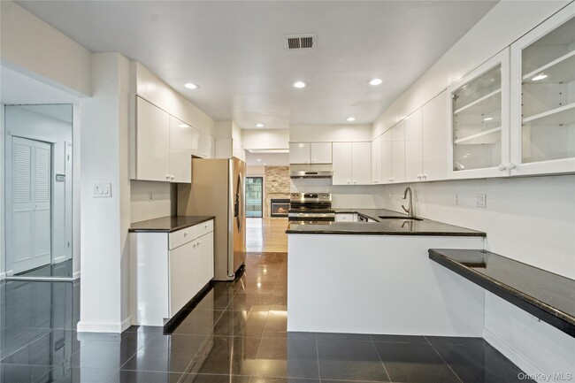 Building Photo - 236 Hamlet Dr