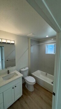 Building Photo - Move-in special: 50% off first month! **Br...