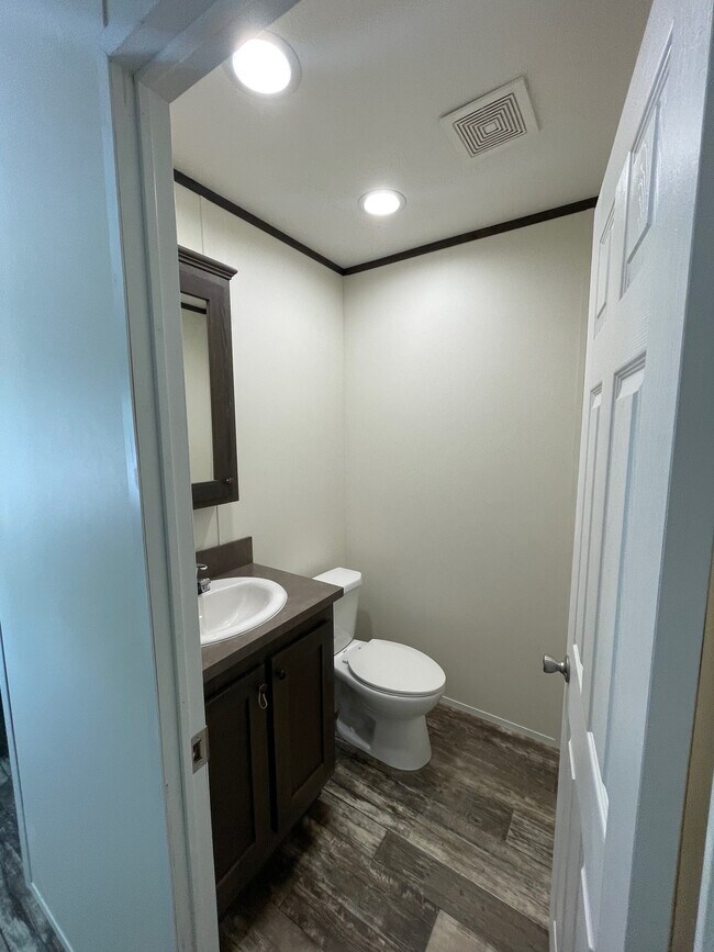 Building Photo - 63 Colonial Dr