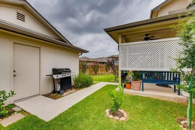 Building Photo - 1428 Bess Cove
