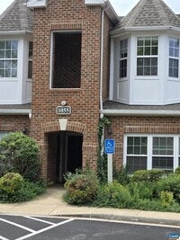 Building Photo - 1055 Weybridge Ct