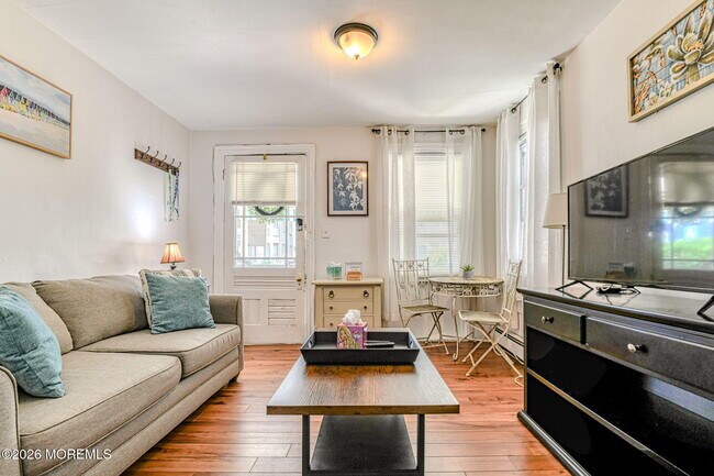 Building Photo - 19 Webb Ave