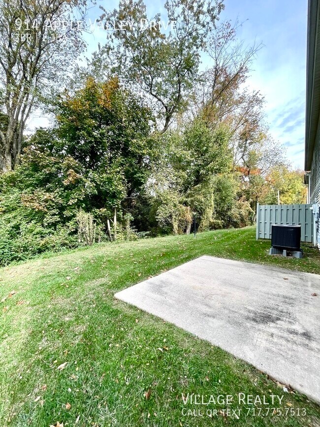 Building Photo - 914 Apple Valley Dr