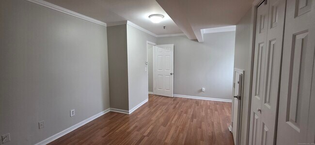 Building Photo - 678 Savin Ave