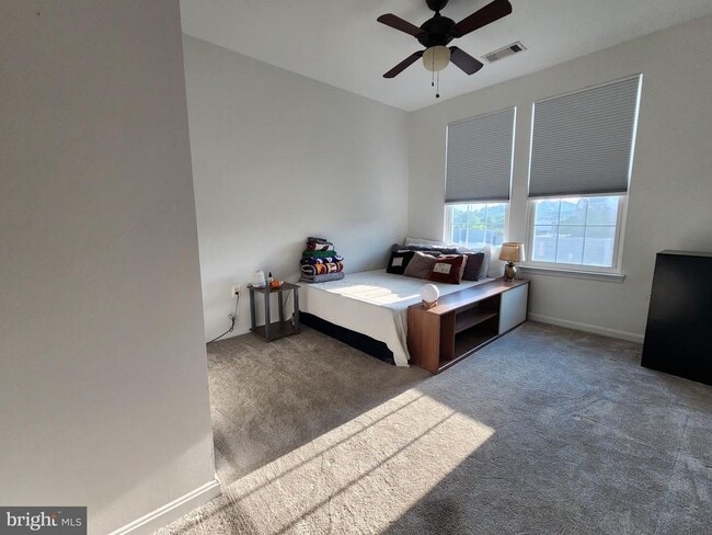 Building Photo - 2465 Army Navy Dr