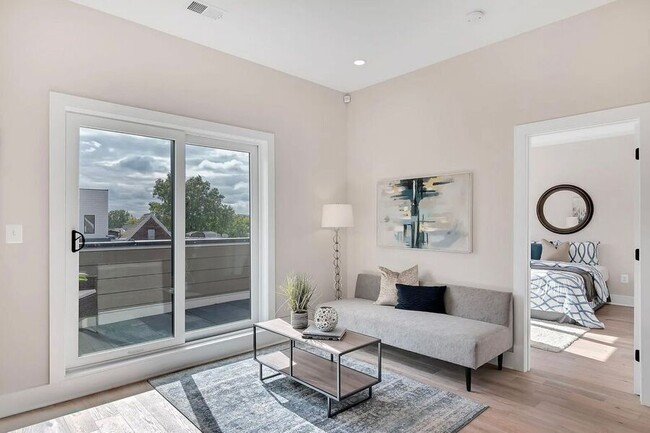 Building Photo - 1130 Penn St NE