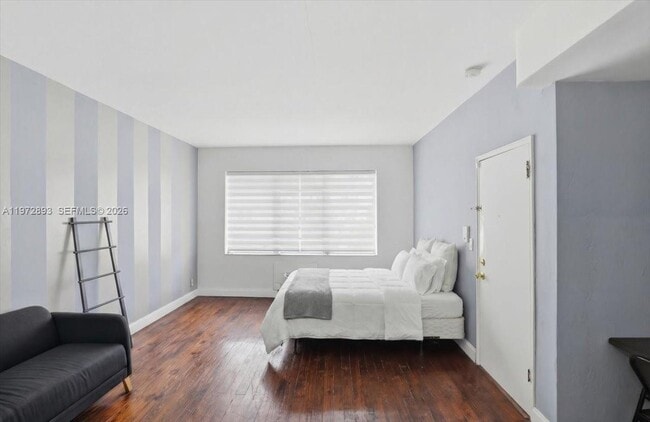 Building Photo - 736 12th St