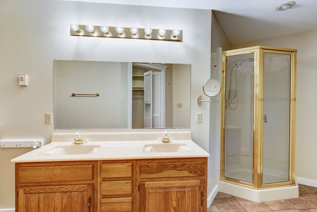 Building Photo - Beautiful Home in Polnell Shores