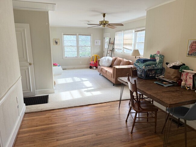 Building Photo - Cute Three Bedroom Near Piedmont Hospital