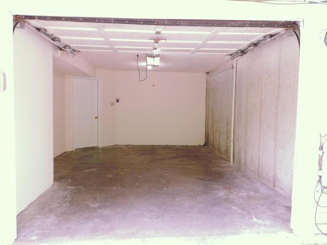 Building Photo - 1121 S Roseta Ave