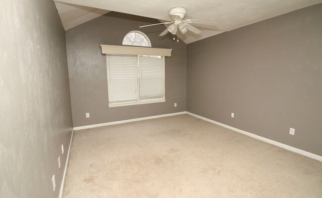 Building Photo - Townhome in sought after Coventry.