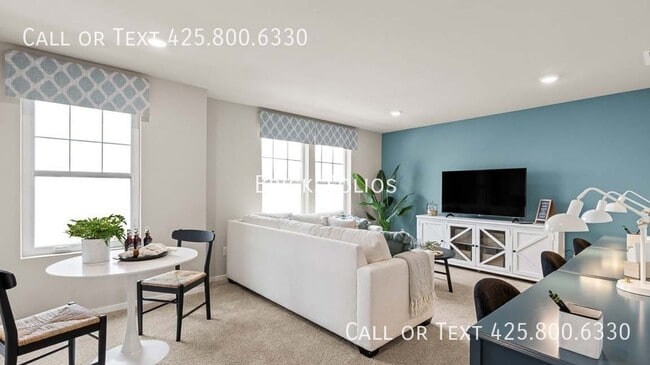 Building Photo - 4004 Hyde Lp NE