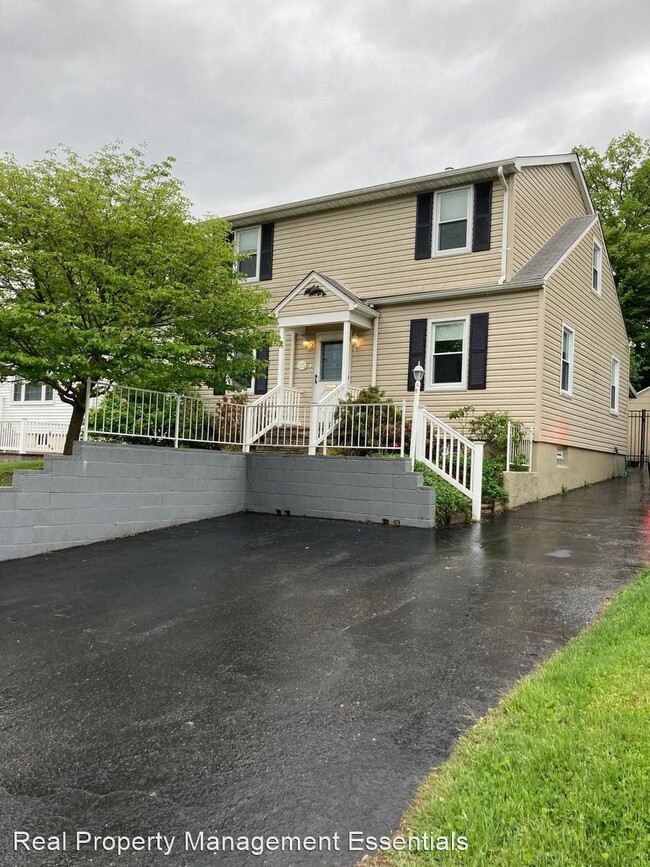 Primary Photo - 3 br, 3.5 bath House - 115 Oakway Road