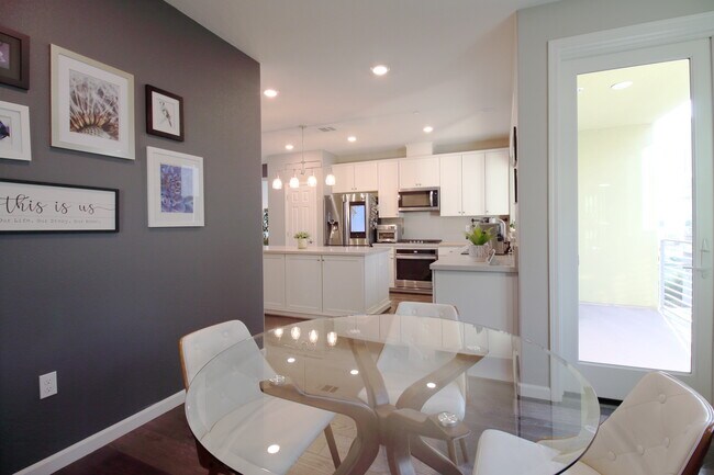 Building Photo - 164 Agustin Narvaez St