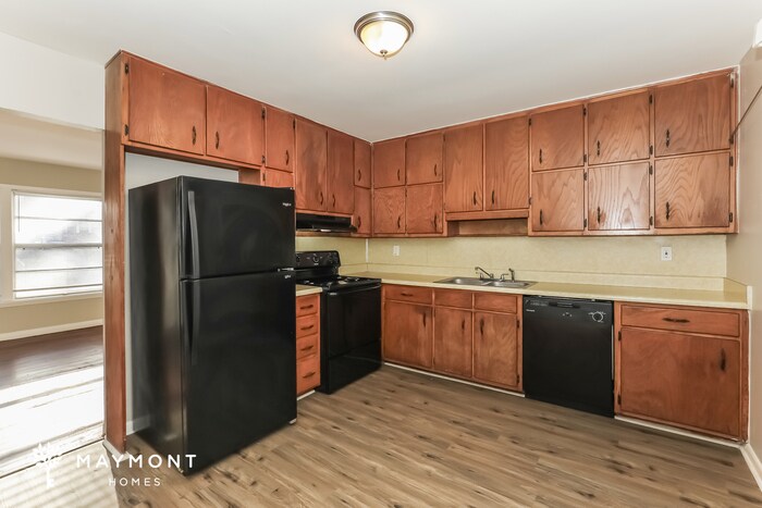 Building Photo - 6059 Holiday Blvd