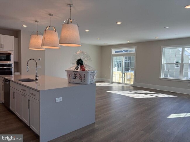 Building Photo - 3001 Justin Dr