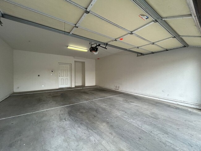 Building Photo - 955 E Knox Rd