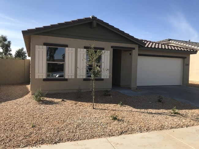 desert landscaping w 2-car garage - 1043 W Seminole Dr