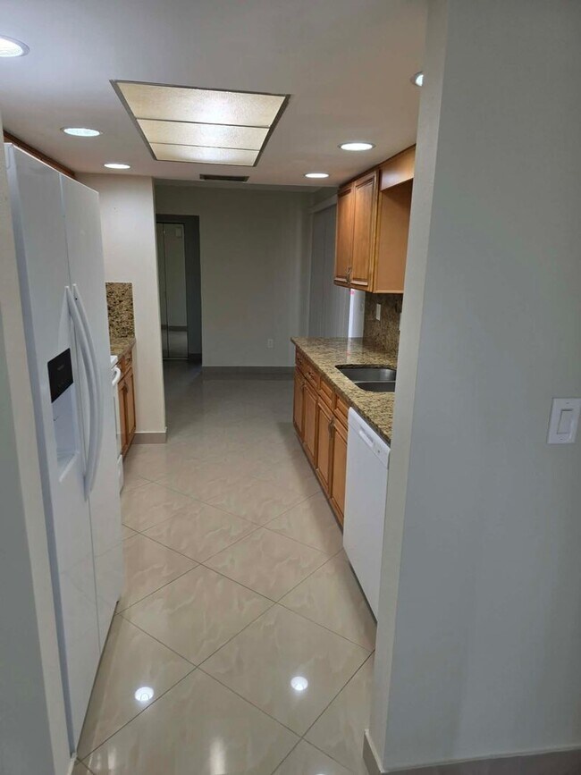 Building Photo - 4458 Dewey Dr