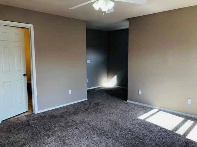 Building Photo - Lovely DuPont home, 3 beds, 2.5 baths