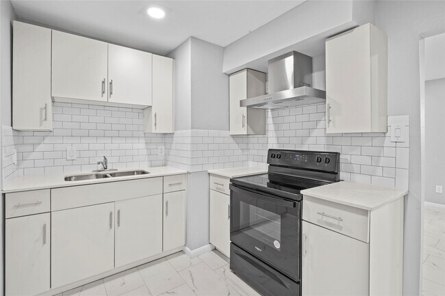 Building Photo - 1803 Oak St