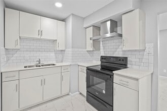 Building Photo - 1803 Oak St