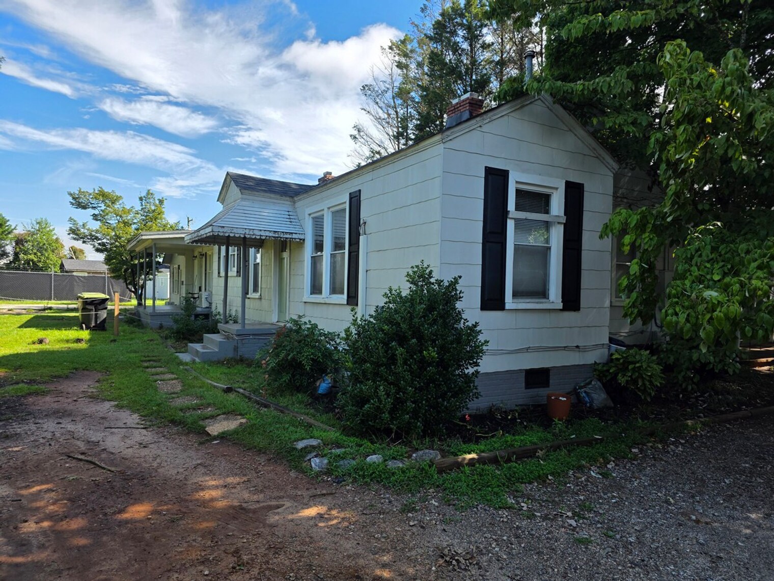 Building Photo - 539 Woodruff Rd