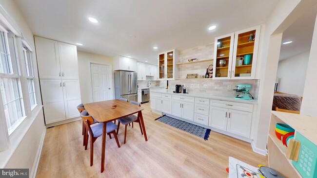 Building Photo - 5810 Helmsdale Ln