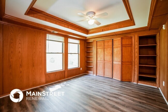 Building Photo - 10815 Bennington Ave