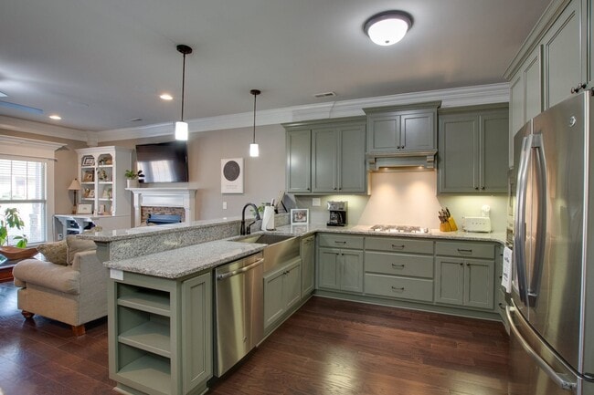 Building Photo - Adoreable 3 Bedroom 2 Bathroom Home in Nat...