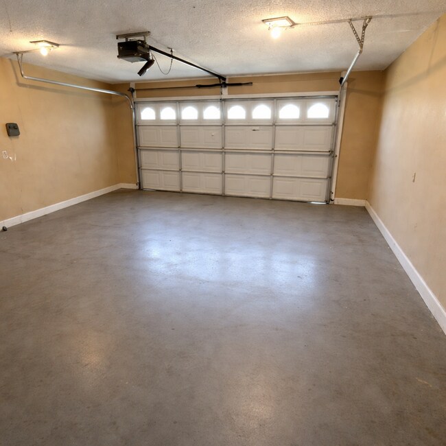 Building Photo - Charming Bonaire Home with Workshop, Privacy Fence & Spacious Layout!