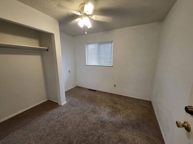 Building Photo - 1400 Acacia Dr