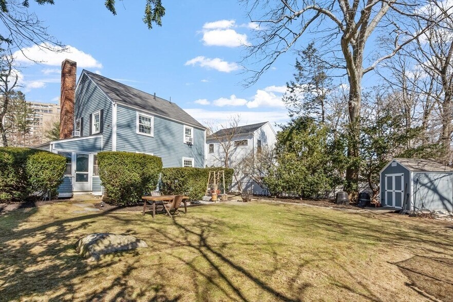 Building Photo - 25 Moody St