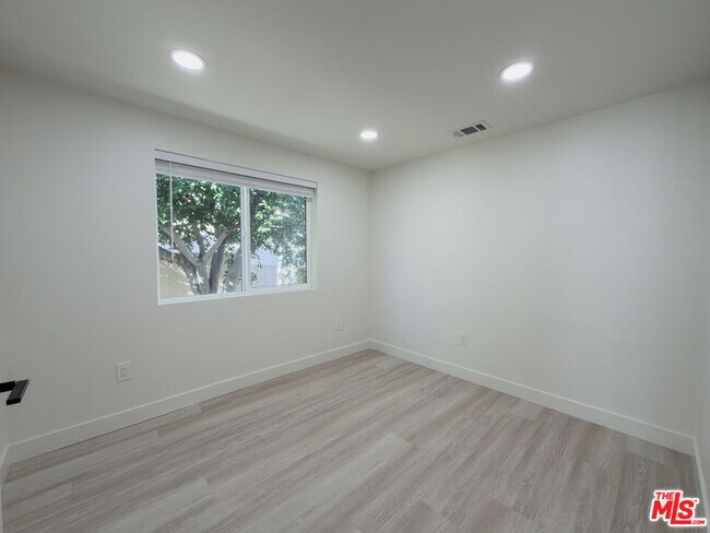 Building Photo - 2757 Andreo Ave