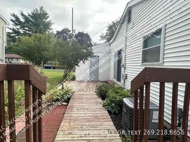 Building Photo - Large Westwood Kalamazoo home for rent!  4...