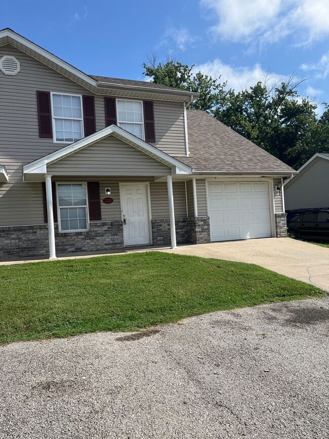 Primary Photo - 721 Demaret Dr