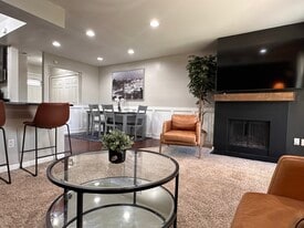 Building Photo - 2777 Davison Ave