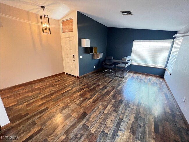 Building Photo - 5242 Dickens Dr