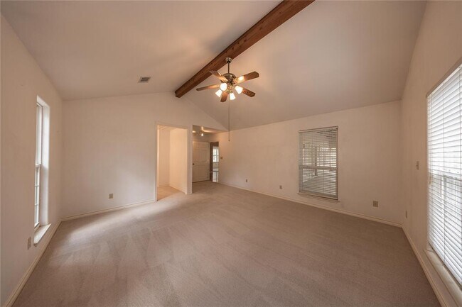 Building Photo - 105 Ridge Oak Dr