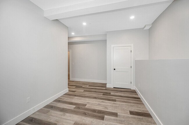 Building Photo - 72 Boisvert St