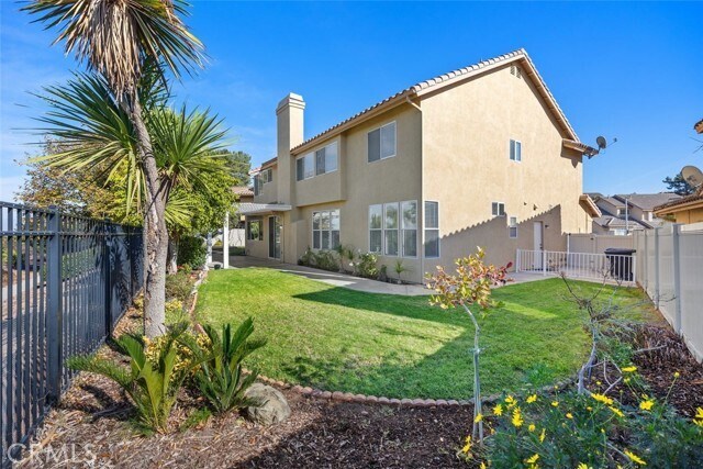 Building Photo - 2 Crystalglen