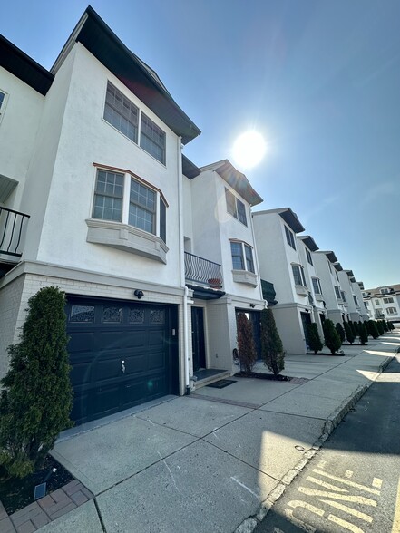 Building Photo - 3 Harbor Front Ct